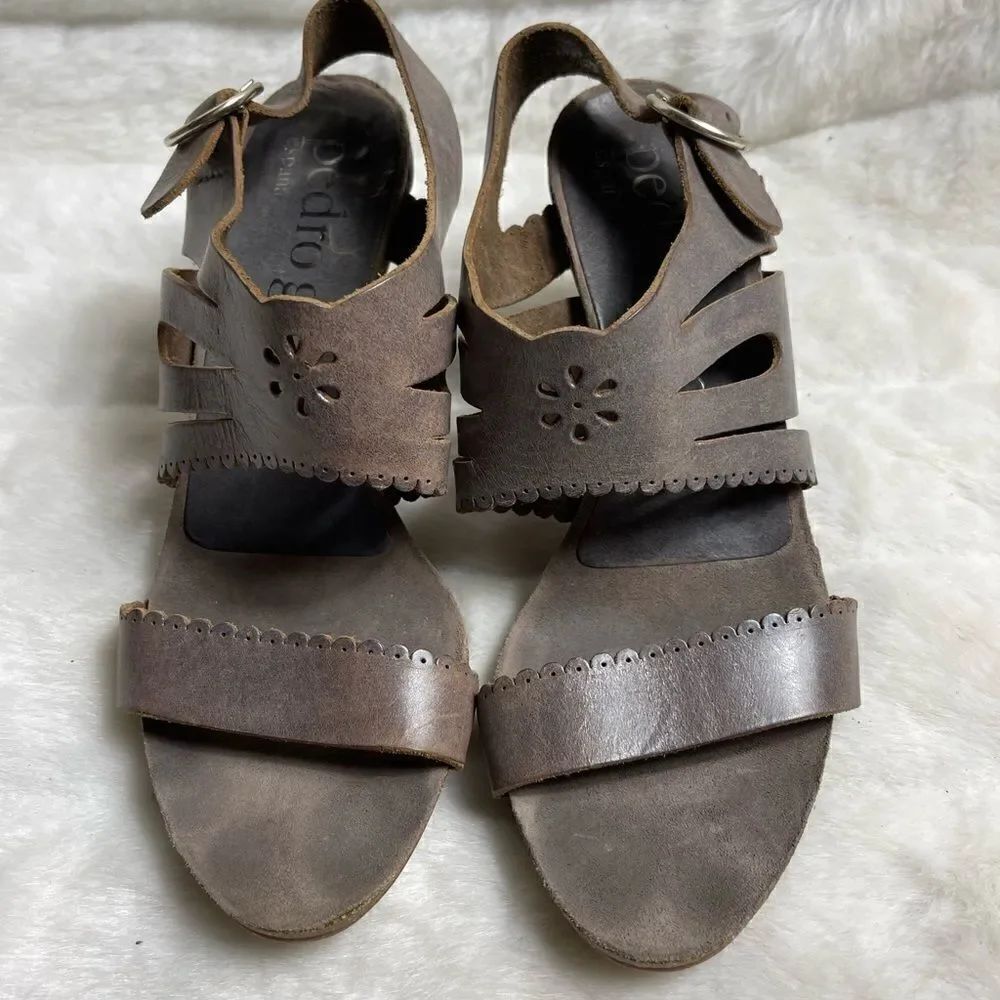 Pedro Garcia made in Spain
Winona Cutout-Scalloped Leather gray Sandals…